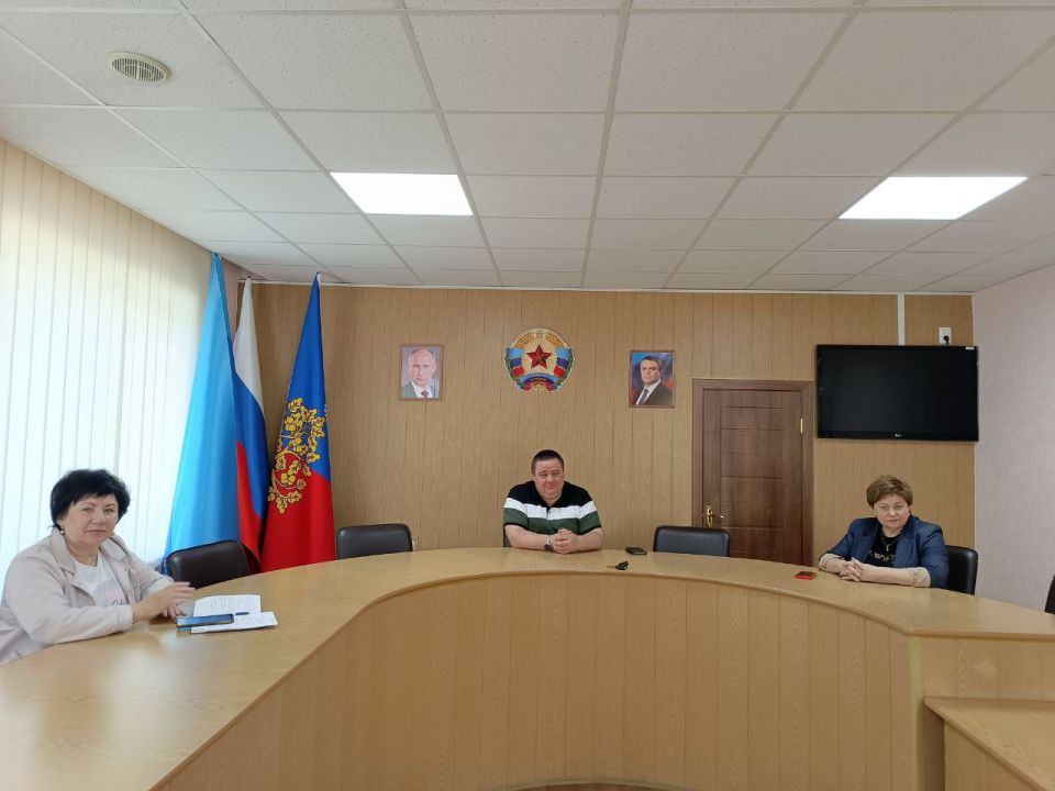 Глава городского округа город Ровеньки Андрей Рубанцов понедельник начал с традиционного рабочего совещания