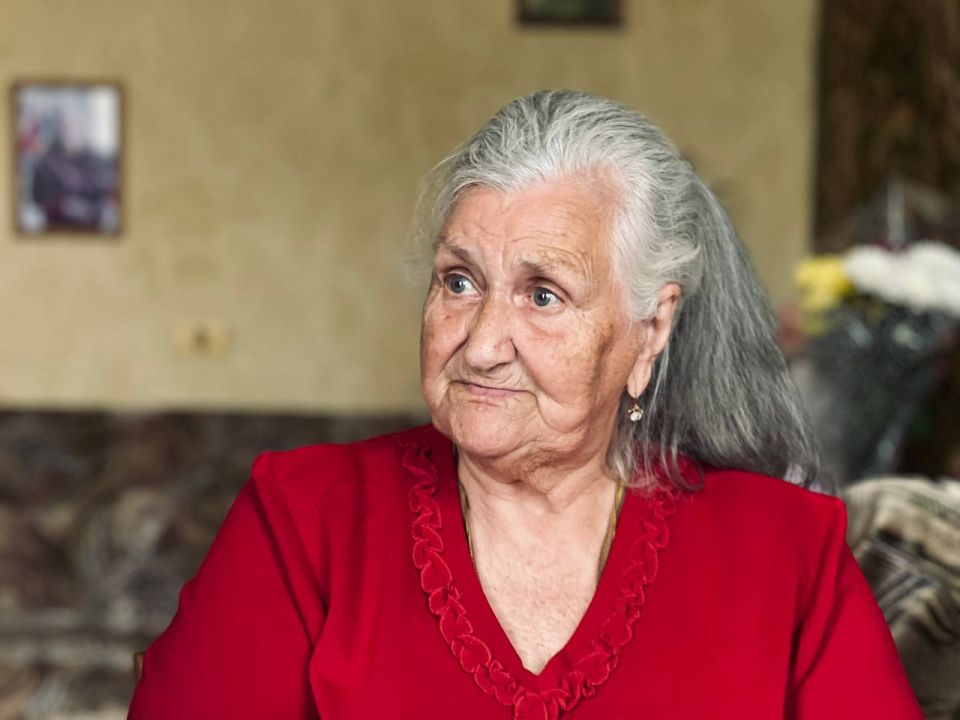 Лисичанские единороссы поздравили блокадницу Ленинграда с юбилеем