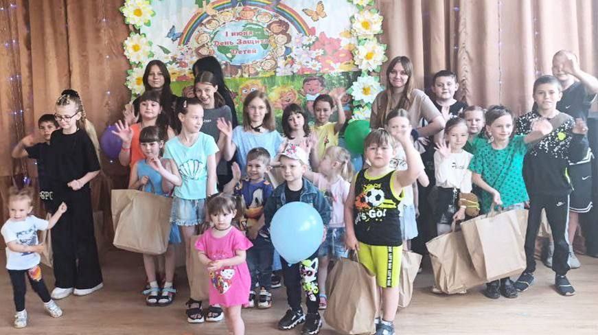 Сергей Колягин: Дворец культуры города Горское в Международный день защиты детей также не остался в стороне и принял в своих стенах маленьких, и не только, жителей данного населенного пункта, для того, чтобы поздравить...