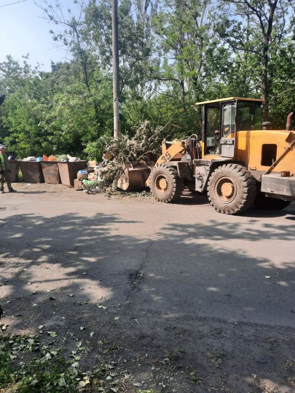 Андрей Рубанцов: Ровеньковские коммунальщики продолжают ликвидировать несанкционированные свалки мусора на территории городского округа