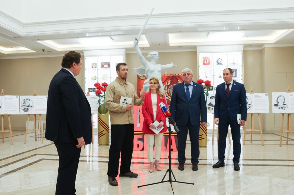 Дарья Лантратова: В Совете Федерации открылась выставка работ художника Петра Скляра «Словографика ZOV. Герои и участники СВО»