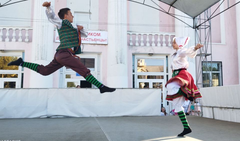 «Танцевальный марафон» подарили жителям города Счастье