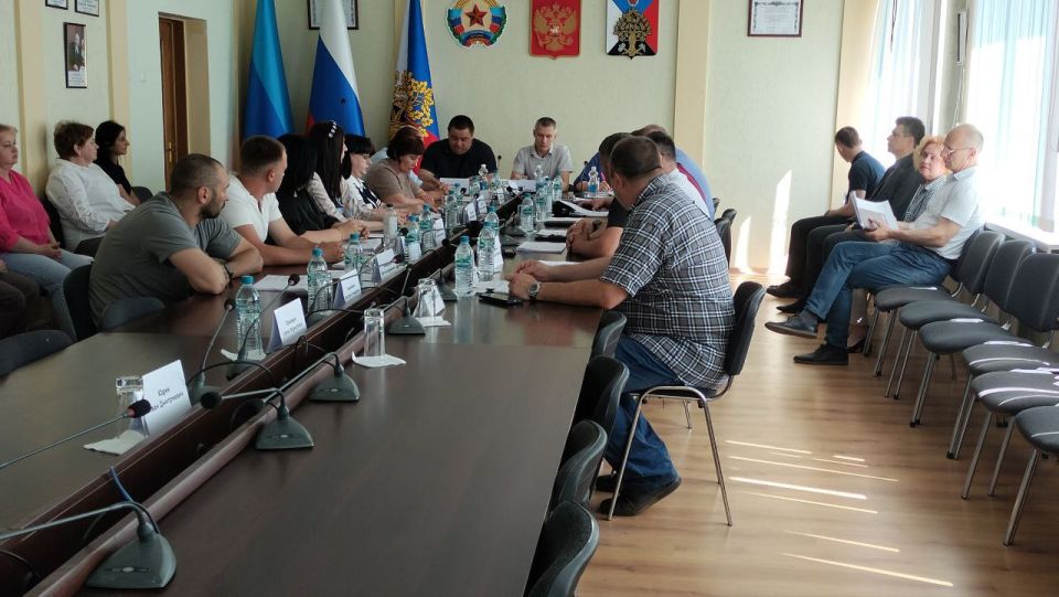 Сегодня прошла XXXII сессия I созыва Совета городского округа муниципальное образование городской округ город Ровеньки, с участием Главы городского округа город Ровеньки Андреем Рубанцовым