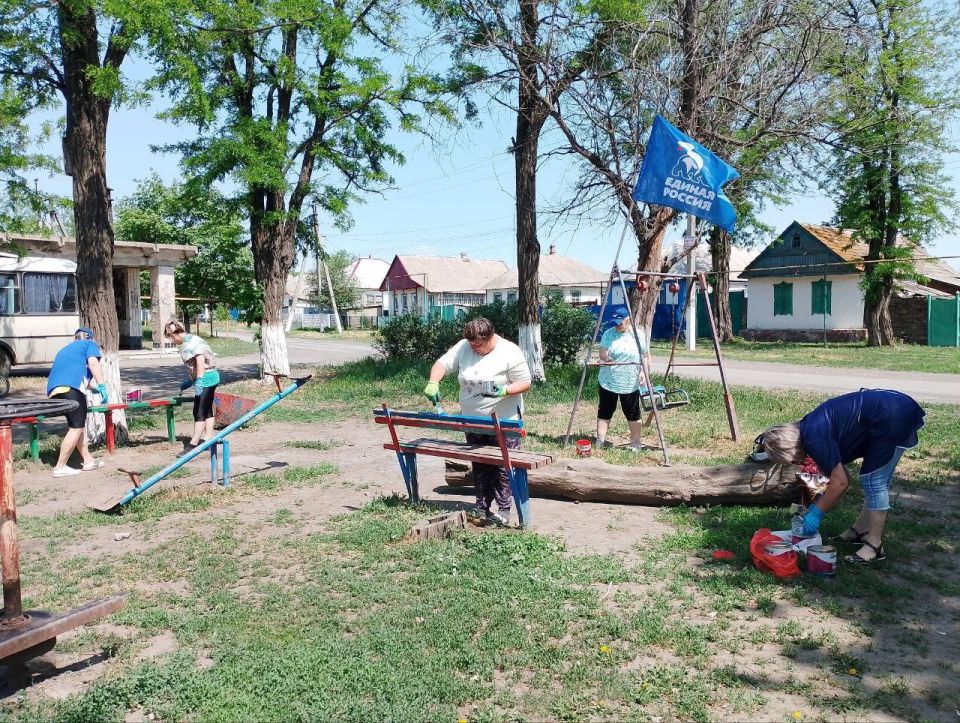 «Единая Россия» дала старт акции «Яркое детство» в ЛНР