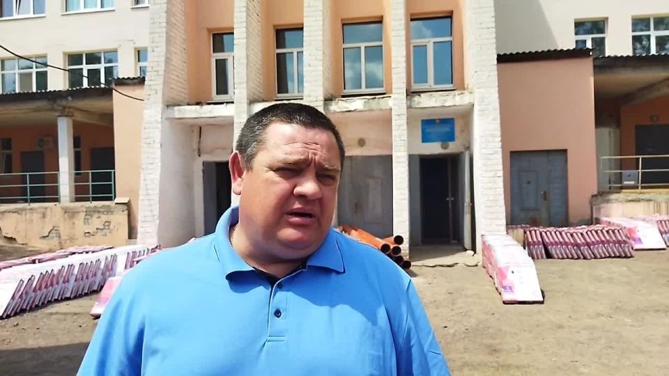 Глава городского округа город Ровеньки Андрей Рубанцов проинспектировал ход выполнения работ по капитальному ремонту системы теплоснабжения, водоснабжения и водоотведения в здании инфекционной больницы