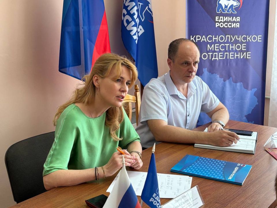 Сенатор РФ Дарья Лантратова провела прием граждан в Красном Луче