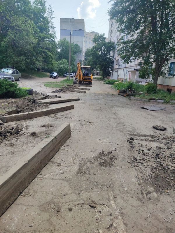 Сергей Козенко: В Краснодоне продолжаются плановые работы по ремонту внутриканальных дорог