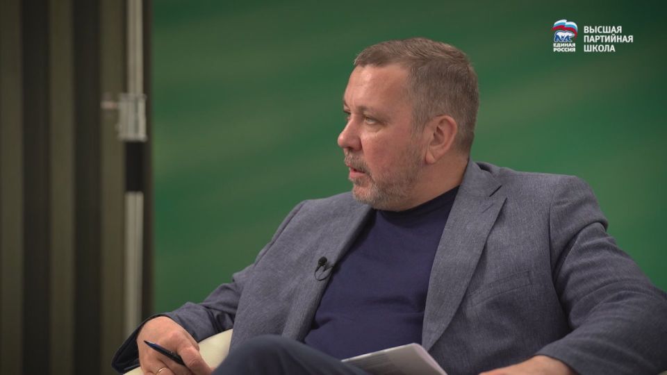 Высшая партийная школа Единой России публикует четвертую часть цикла бесед с Андреем Исаевым об идеологии и истории партии