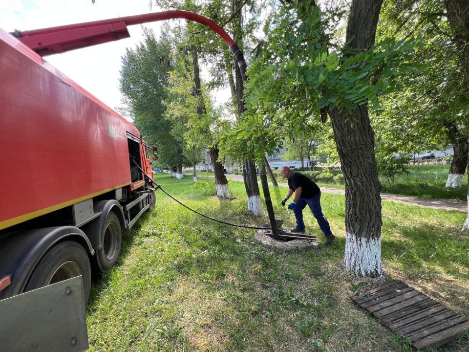 Сергей Козенко: За прошедшую неделю специалисты аварийной бригады ООО «ТюменьБурСтрой» проделали значительный объем работы на сетях водоотведения и водоснабжения в Краснодонском муниципальном округе