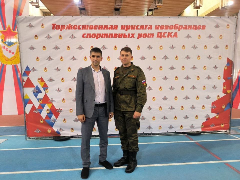 Андрей Рубанцов: Тренер по пауэрлифтингу Спортивной Школы города Ровеньки Юдин Иван Дмитриевич принял военную присягу