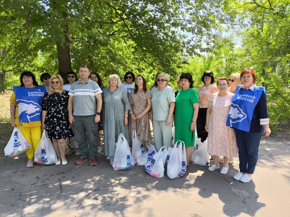 Евгений Шаталин: Принял участие в поздравлении сотрудников филиала № 12 "Республиканского центра социальной защиты населения" в Рубежном и Кременной