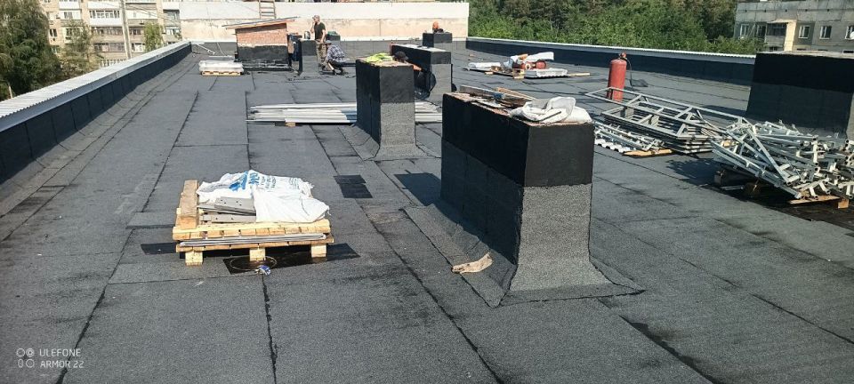 Сергей Козенко: В рамках специального инфраструктурного проекта специалистами подрядной организации ООО СК «СТИЛЛ» продолжаются работы по капитальному ремонту мягкой кровли многоквартирного жилого дома, расположенного по...