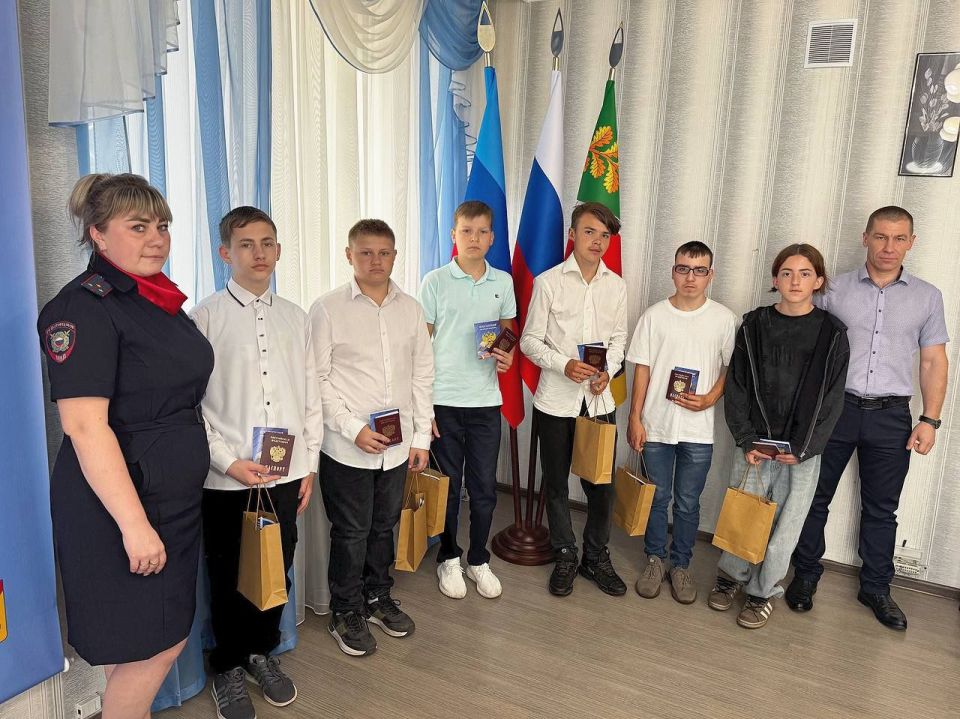 Сергей Колягин: В преддверии Дня России вместе с представителями отдела МВД РФ «Первомайский» выполнили важную миссию