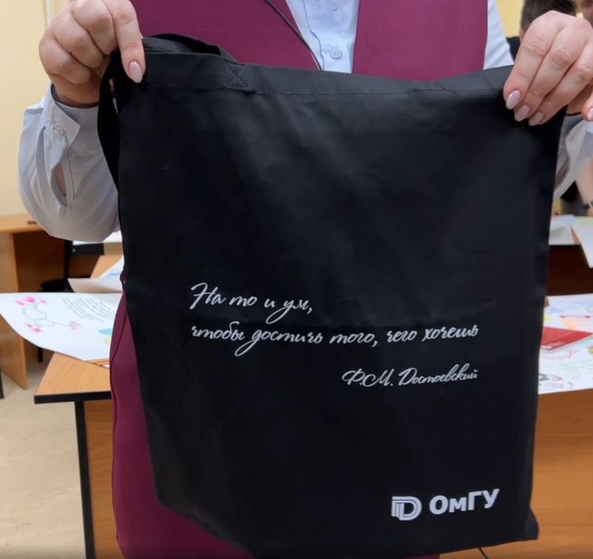 Омские студенты отправили в Стаханов посылку с особенными подарками