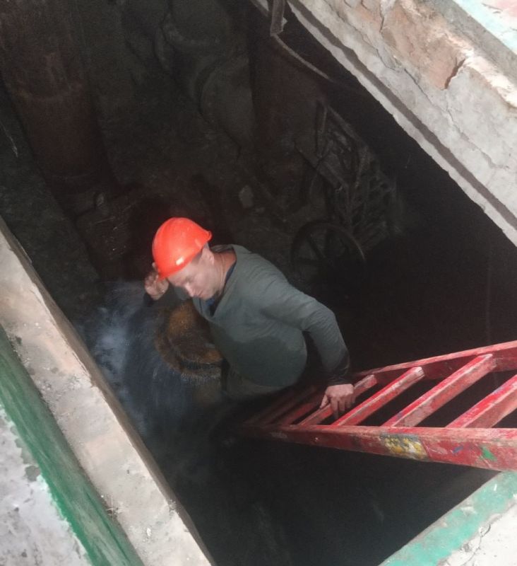 ГОТОВИМСЯ К ЗИМЕ!. Алчевское управление ГУП ЛНР «Лугансквода» в рамках подготовки к осенне-зимнему периоду провели плановые ремонтные работы на одном из водозаборов