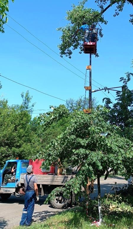 Коллектив муниципального унитарного предприятия «АЭНО «Горсвет» давно взаимодействует с сотрудниками отдела по делам территорий пгт Дубовский, села Орехово в вопросах обеспечения уличного освещения