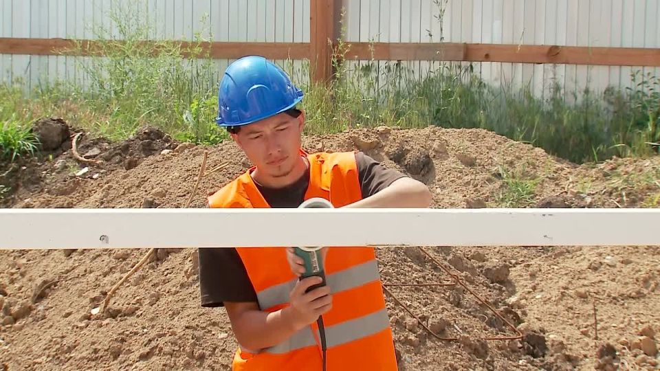 «Провели подготовительные работы с фундаментом, чтобы нам легче было проводить монтаж. Теперь устанавливаем конструкции»