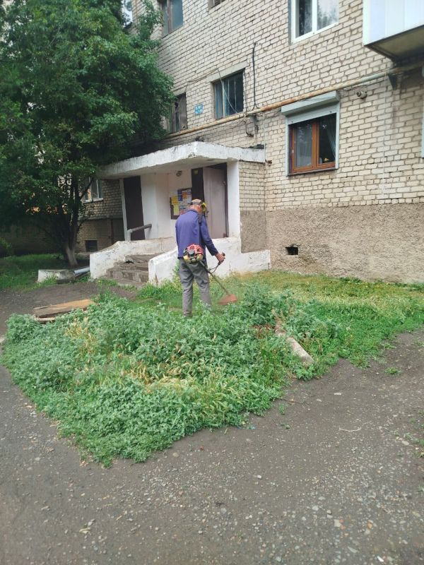 Общество с ограниченной ответственностью "КОМ-СЕРВИС" выполнило работы по текущему ремонту входной группы подъезда № 5, многоквартирного дома № 30, квартал Гагарина