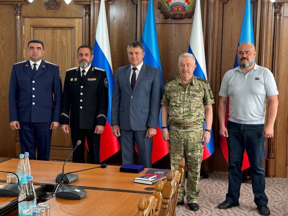 Виктор Водолацкий: В преддверии Большого Круга Донских казаков Луганской Народной Республики, Глава ЛНР Пасечник Леонид Иванович встретился с Атаманом Всероссийского казачьего общества, заместителем полномочного...