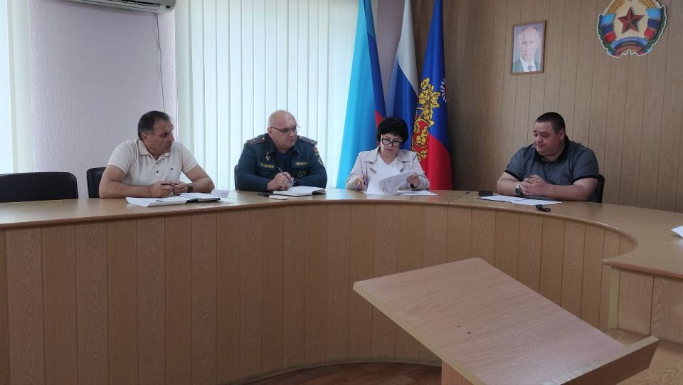 В Администрации городского округа город Ровеньки под председательством Главы городского округа город Ровеньки Андрея Рубанцова состоялось заседание антитеррористической комиссии