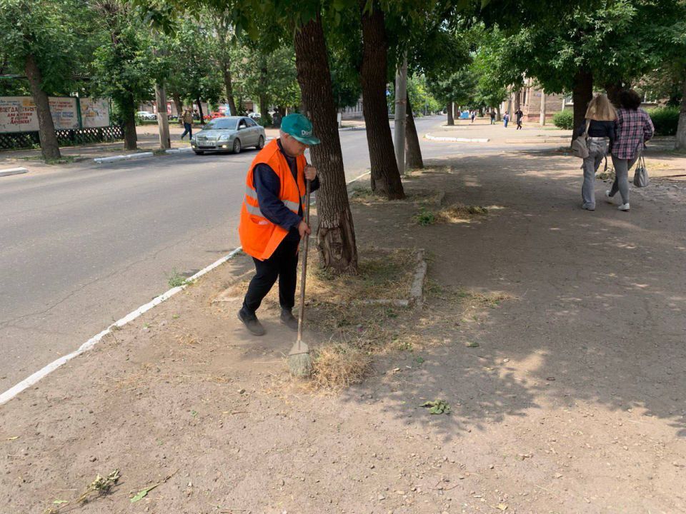 Коммунальные службы проводят работы на территории города