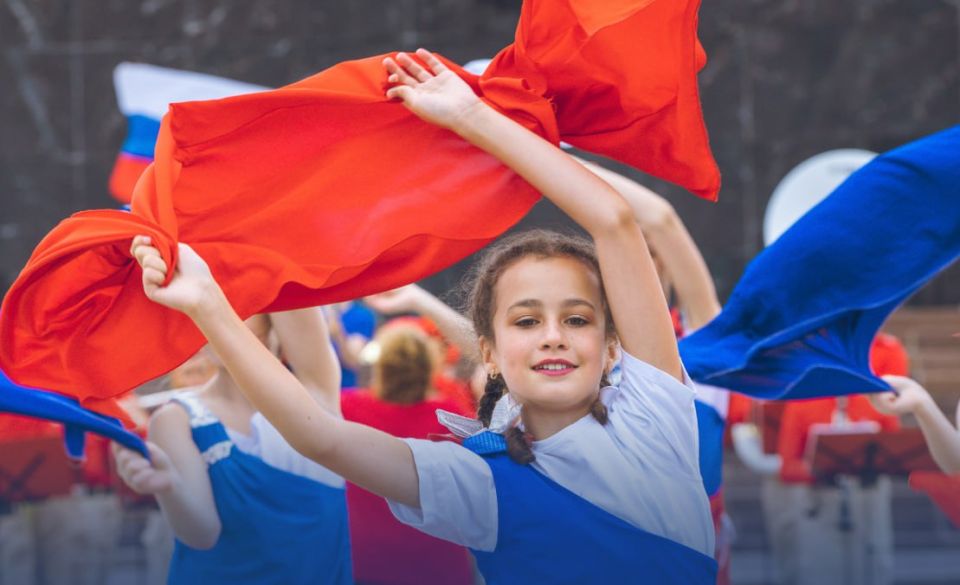 12 июня в честь Дня России приглашаем всех желающих на праздничные мероприятия в Краснодонский парк культуры и отдыха им. "Молодой гвардии"