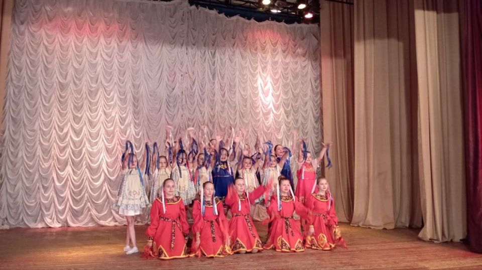 В Доме культуры имени Горького пгт Ясеновский состоялась праздничная концертная программа «Я люблю тебя, Россия…», посвященная Дню России