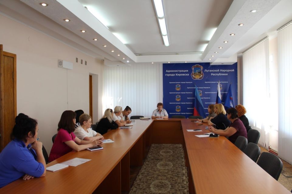 В Администрации городского округа город Кировск Луганской Народной Республики проведен семинар на тему: «Законодательная и нормативно-правовая база организации работы архивов и экспертных комиссий предприятий и организаций»...