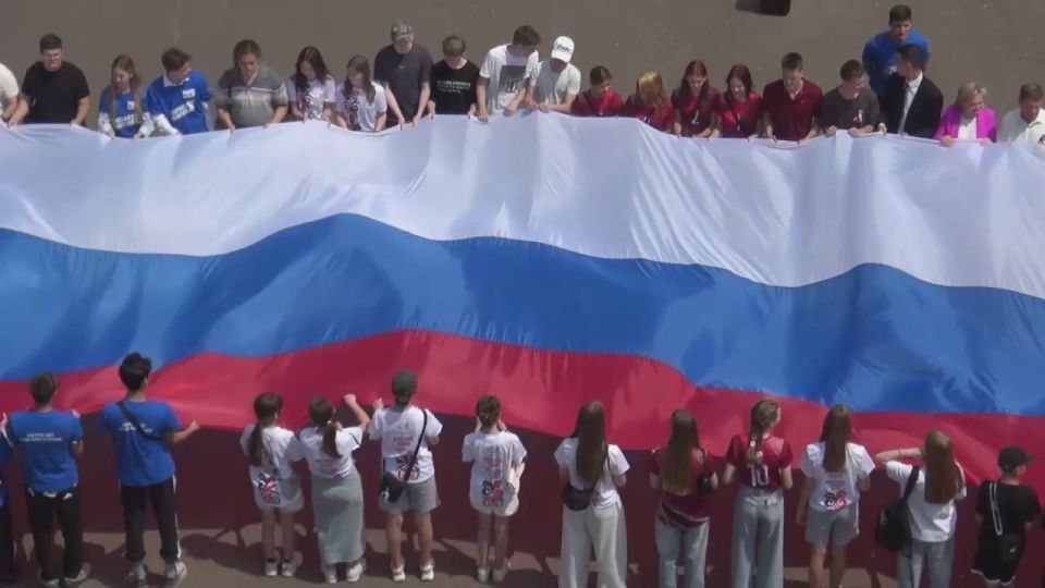 Славься, страна, мы гордимся тобой!