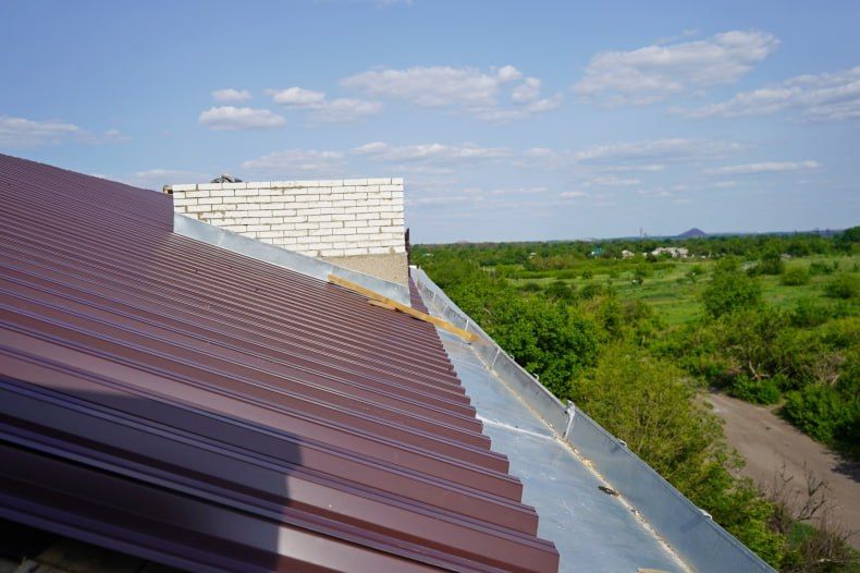 Представители Красноярского края проинспектировали ход ремонтных работ на свердловских объектах социальной и жилой инфраструктуры