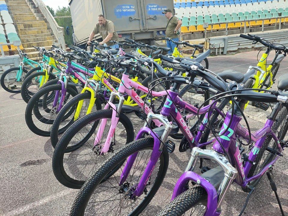 Крутите педали: 50 велосипедов отправились во все спортшколы ЛНР