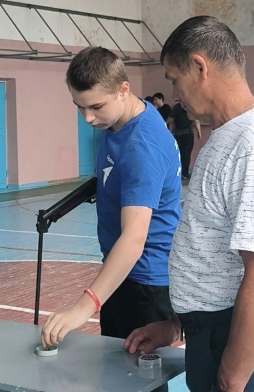 В Лутугинском колледже прошел турнир по стрельбе "Меткий стрелок"