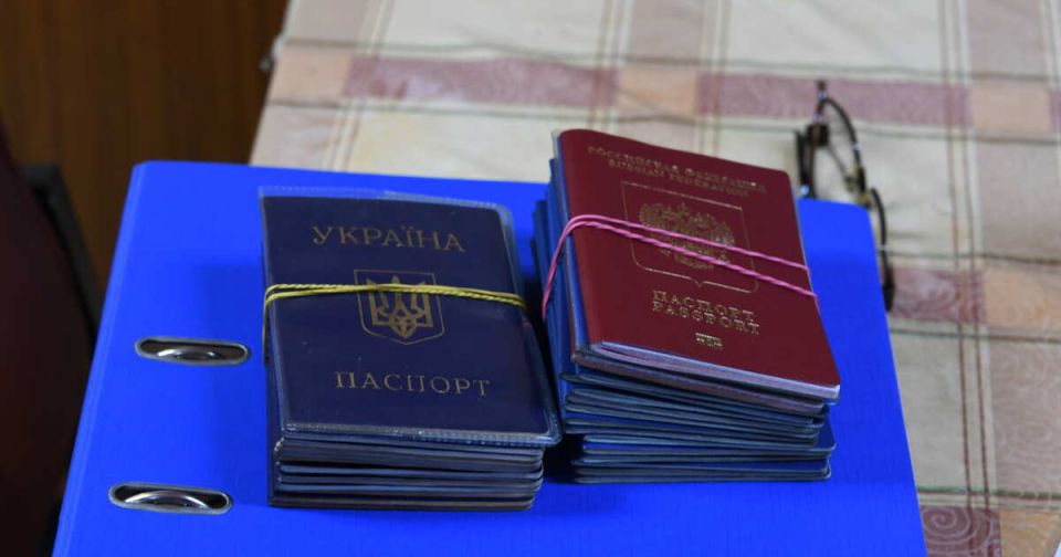 Сбежавшие на Украину из ЛНР учителя угрожали коллегам "прибить паспорта ко лбам"