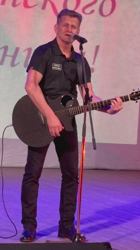 Наталия Пащенко: От всего сердца хочу выразить огромную благодарность поэту, артисту, автору и исполнителю песен Дмитрию Юркову за незабываемое выступление, которое он подарил нам в День медицинского работника!