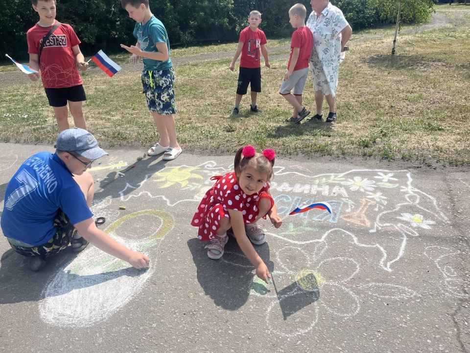 В пгт. Софиевский в честь Дня России прошло праздничное мероприятие