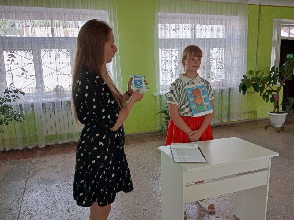 Сотрудники Дома культуры им. Ленина пгт Новодарьевка провели для детей пришкольной