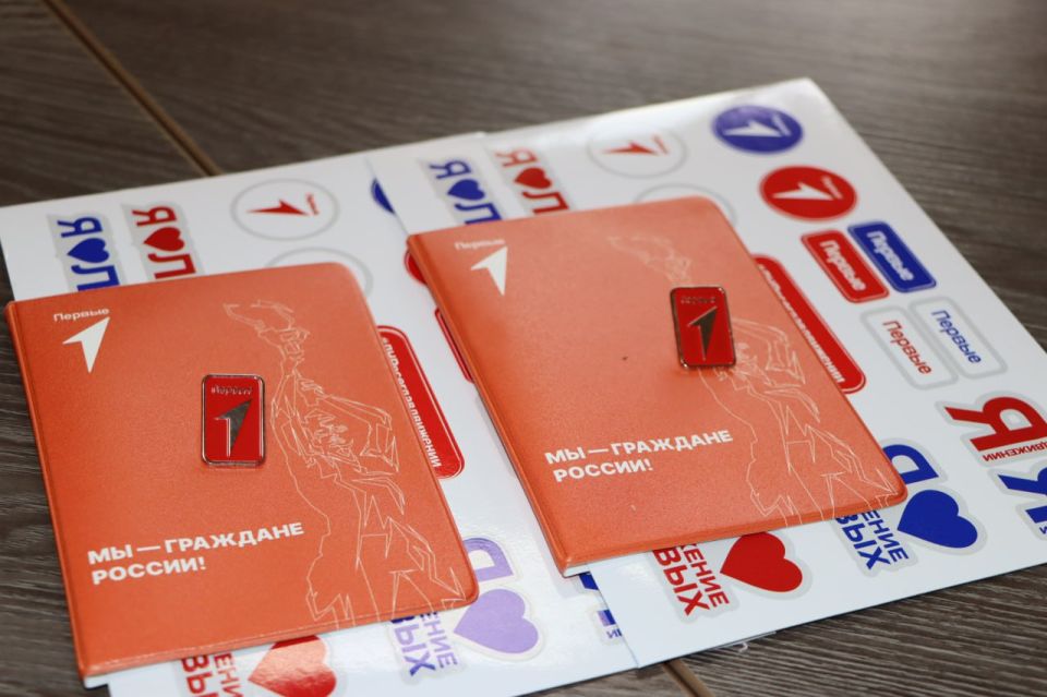 Евгений Бондарь: Торжественный момент взросления: первые паспорта вручили юным жителям округа!