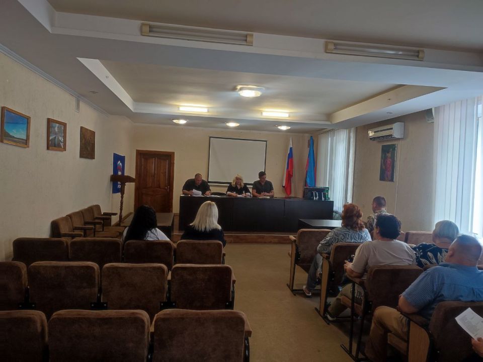 10 июня 2025 года состоялось двенадцатое заседание комиссии по делам несовершеннолетних и защите их прав, посвященное ключевым аспектам защиты прав и интересов подрастающего поколения