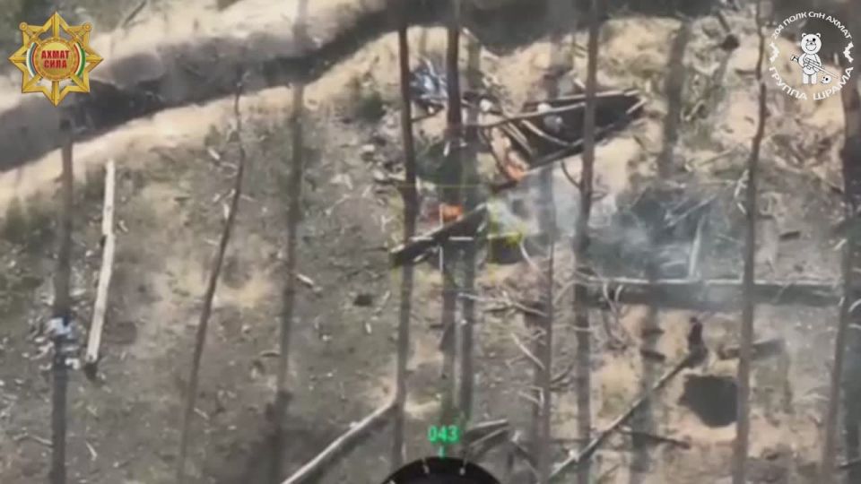 Операторы БПЛА из группы «ШРАМА» СпН "АХМАТ" МО РФ активно работают сбросами с зажигательными снарядами по позициям противника