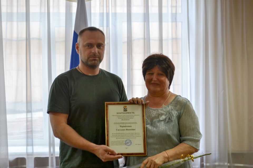 Владимир Чернев: Сегодня, в преддверии празднования Дня медицинского работника мой Первый заместитель, Калиничев Андрей Сергеевич, вручил почётные грамоты медицинским работникам за их многолетний добросовестный труд в...