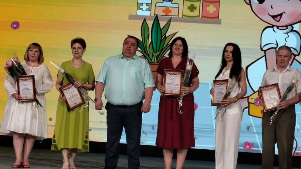 В преддверии Дня медицинского работника принимала поздравления Гринка Людмила Григорьевна – врач общей практики (семейный врач) амбулатории № 2 Государственного бюджетного учреждения здравоохранения «Ровеньковская...