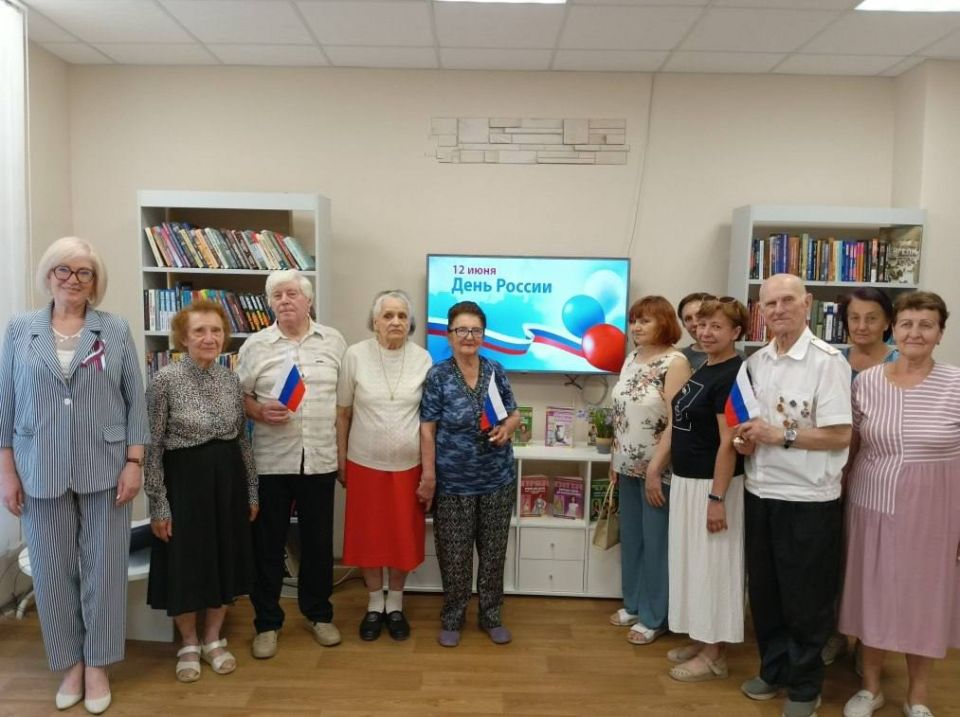 Информационно-патриотический час «Прекрасна ты, моя Россия!»