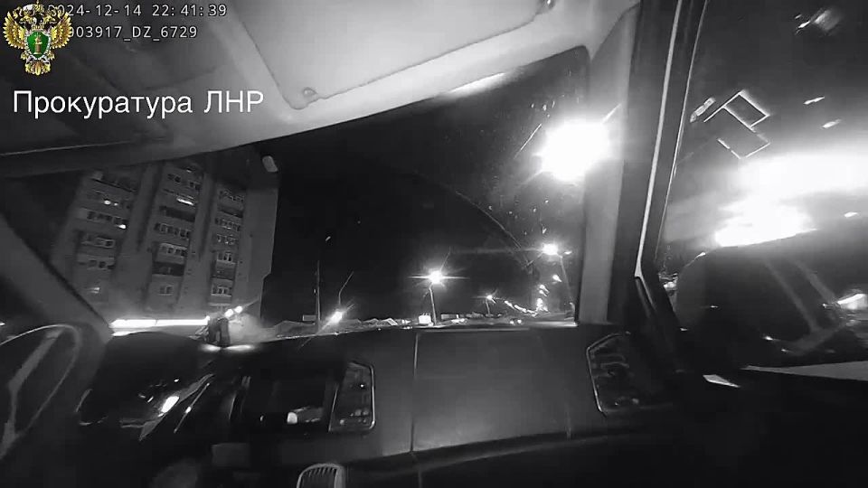 В Луганске 22-летний местный житель с учетом позиции государственного обвинителя осужден к 9 месяцам лишения свободы с отбыванием наказания в колонии общего режима за применение насилия в отношении сотрудника полиции