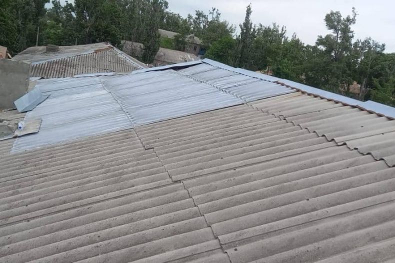 Ремонтно-восстановительная бригада Тувы отремонтировала крышу школы-интерната в Червонопартизанске