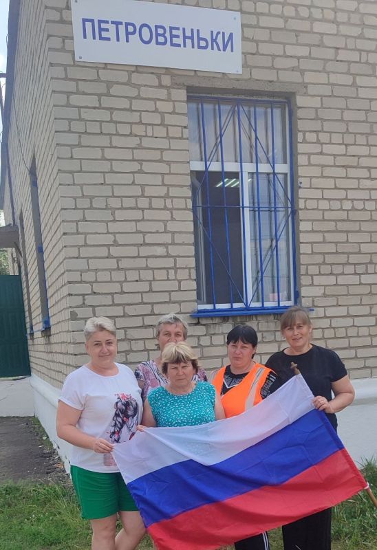 #наш_флешмоб. Коллектив станции Петровеньки Луганского филиала ФГУП "ЖДН" поздравляет всех с Днём России! С Днем России! Мира, тепла, добра, радости и света всем нам! Пусть каждый день начинается с хороших новостей и...