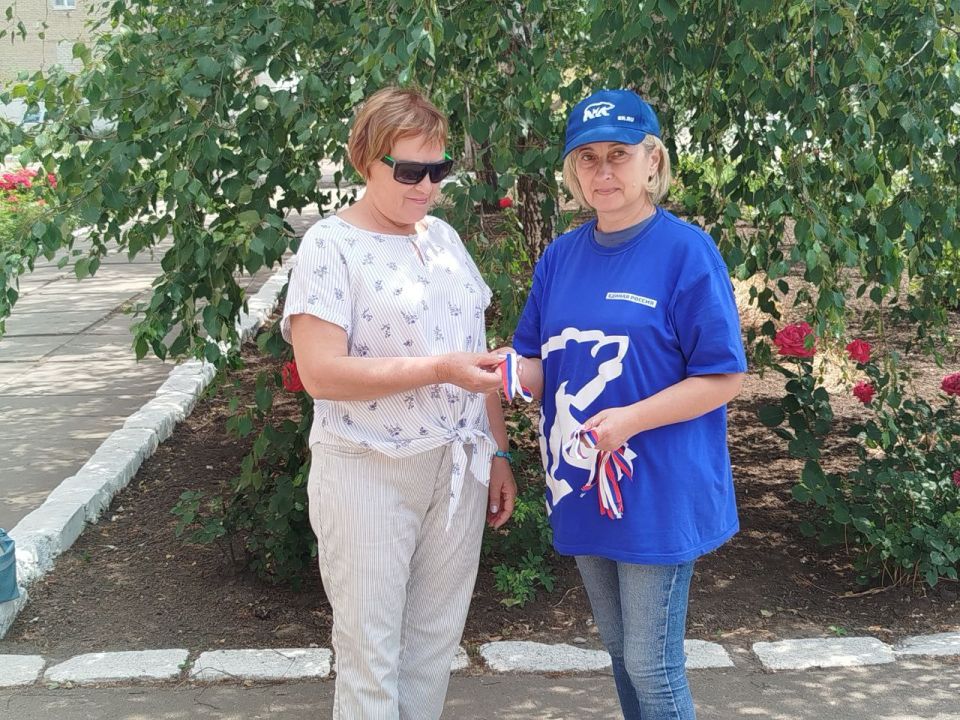 Единороссы поздравили жителей муниципалитета с праздником