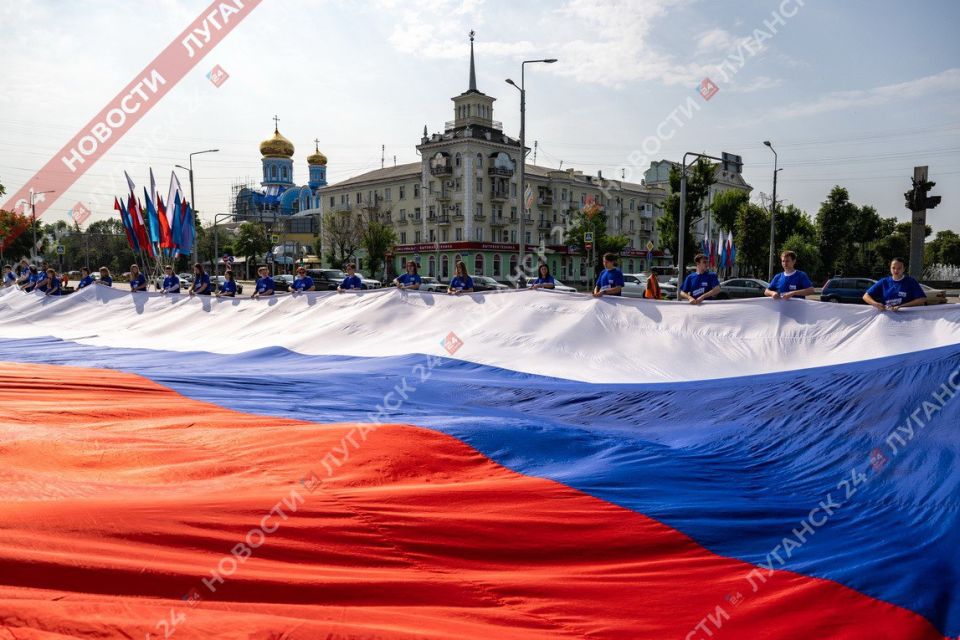 Сегодня наша страна отметила День России! Собрали главные новости этого дня: