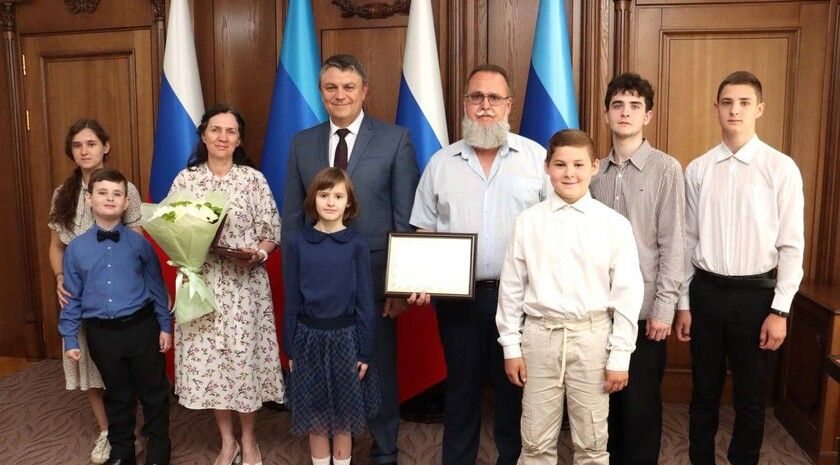 Путин наградил орденом «Мать-героиня» маму из Лисичанска, воспитывающую 12 детей