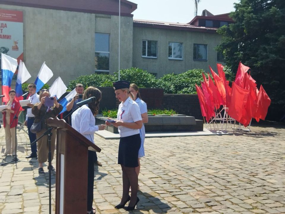 Андрей Рубанцов: Сегодня в городском округе город Ровеньки, в рамках акции «Мы – граждане России», состоялось вручение паспортов Российской Федерации юным жителям города Ровеньки