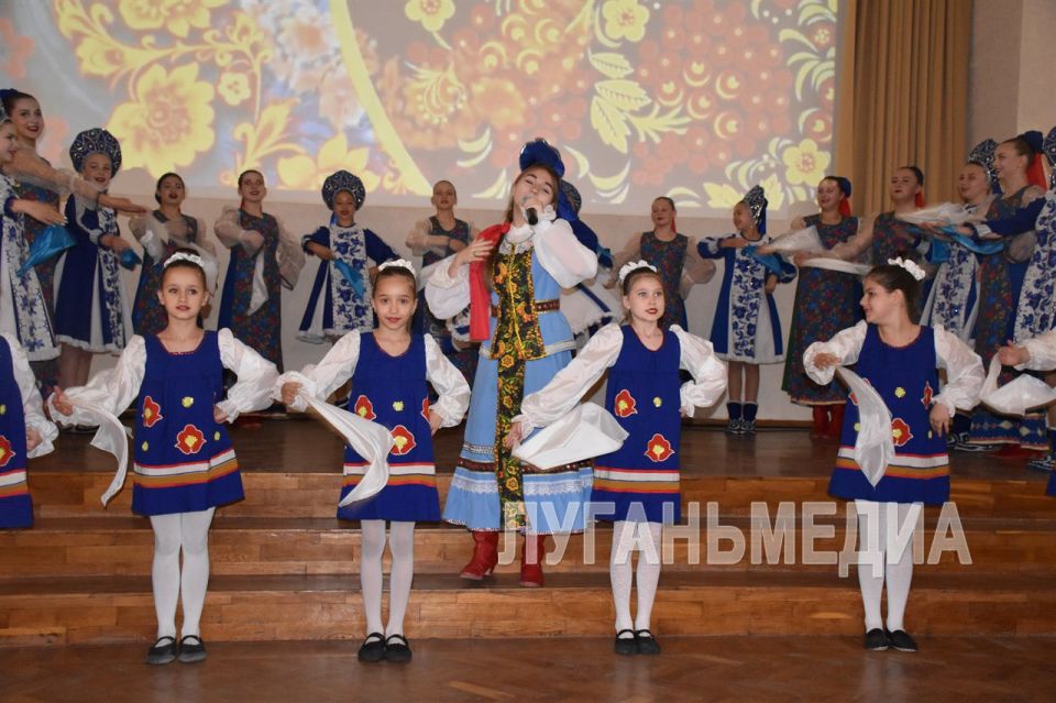 В Краснодоне День России отметили в особенной атмосфере – праздничное мероприятие «Россия - Родина моя!» прошло в стенах ордена Дружбы народов музея «Молодая гвардия»